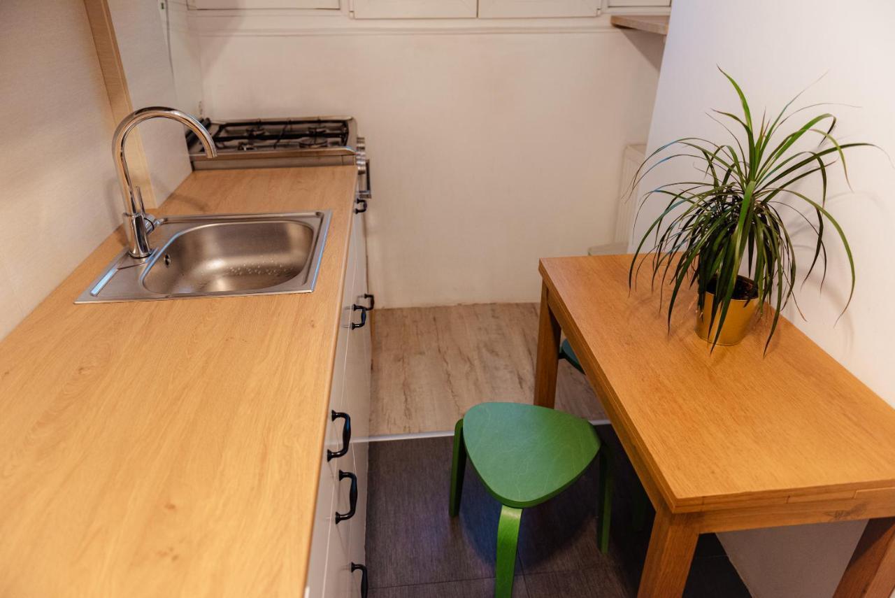 City Center Downtown Apartment Бухарест Экстерьер фото