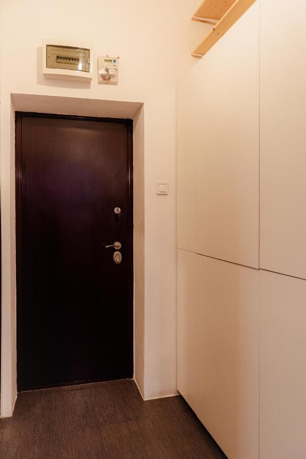 City Center Downtown Apartment Бухарест Экстерьер фото